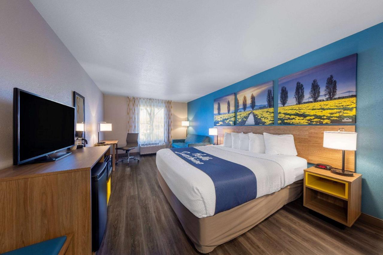 Days Inn By Wyndham Lathrop Luaran gambar